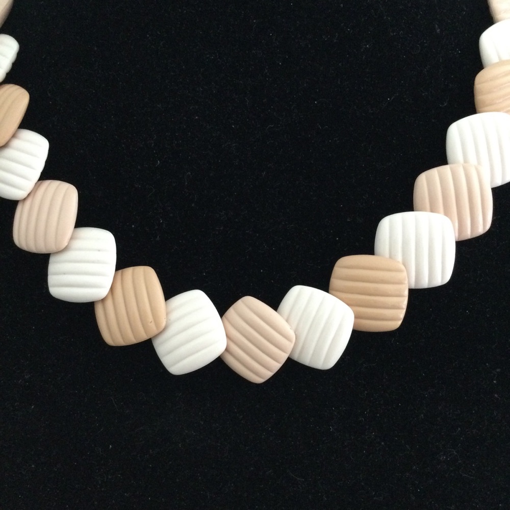 Vintage AVON 1985 Summer Sands - Dusty Pink & Cream Ribbed Square Beads19” Retro - Picture 7 of 10